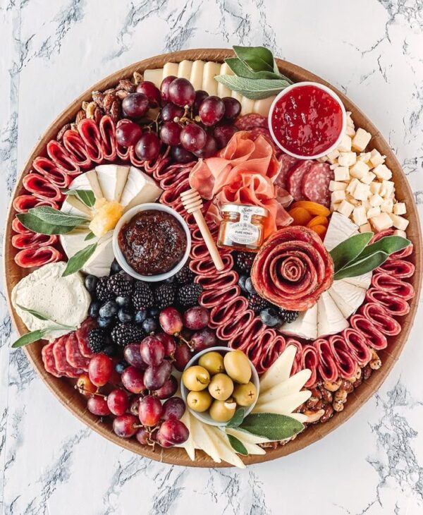 CHEESE & CHARCUTERIE BOARD FOR 8 PEOPLE